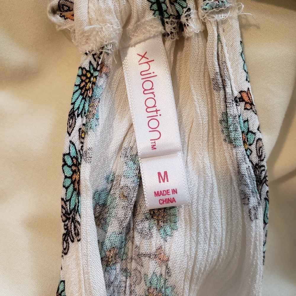 Spring, floral romper. - Picture 5 of 5